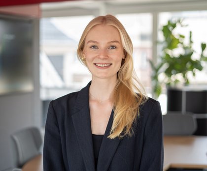 Julia {item.lastname