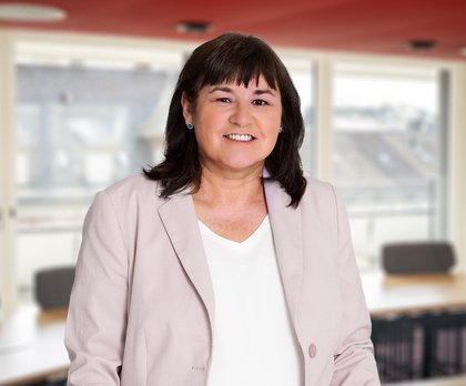 Claudia {item.lastname