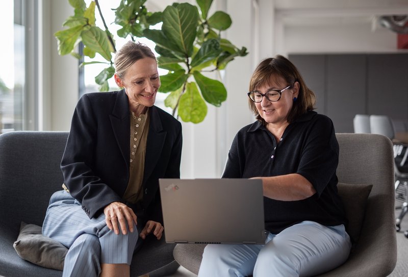 Hinter den Kulissen der SERV: Risiken und Schadenfälle Claudia Oberle, Abteilungsleiterin Schaden und Recovery, und Meike Liatowitsch, Abteilungsleiterin Recht