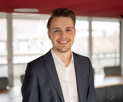 Thomas {item.lastname