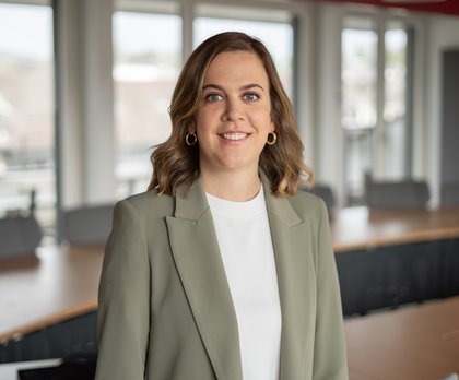 Laura {item.lastname