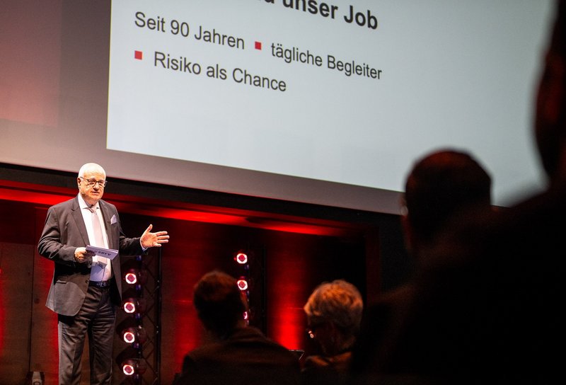 Inputreferat Peter Gisler Peter Gisler auf der Bühne