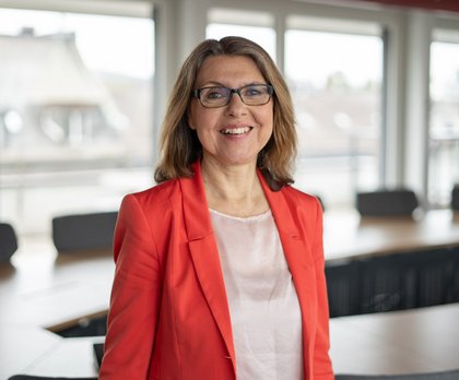 Eveline {item.lastname