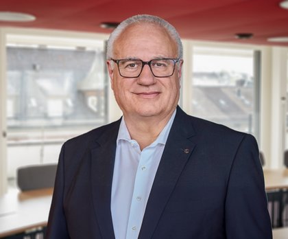 Peter {item.lastname