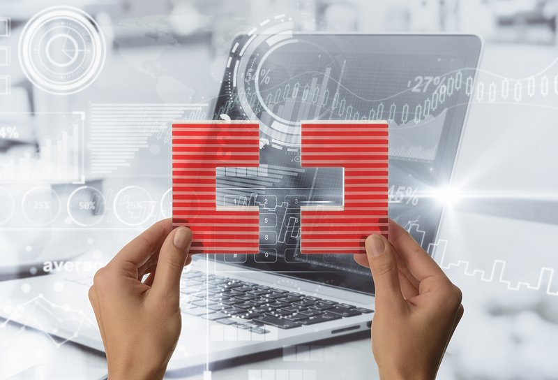 Computer mit SERV-Klammer Bild von einem Computer mit SERV-Klammer