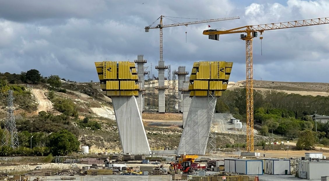 ((Bildunterschrift)) Die Strecke Nakkaş–Başakşehir ist mit 31 Kilometern der letzte Bauabschnitt der Nord-Marmara-Autobahn.